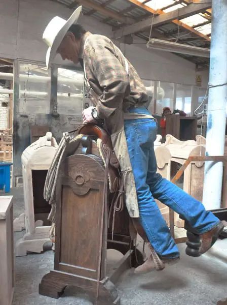 Jorge Kurczyn demonstrating a handcrafted saddle stand