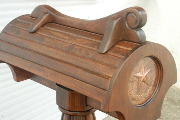 Gobernador Saddle Stand Details
