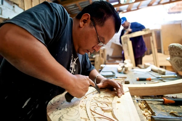 Saddle Stands Factory - Handcarving Process
