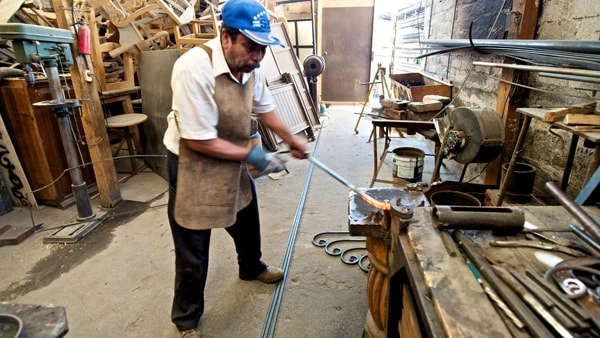 Black Smith Workshop for Saddle Stands