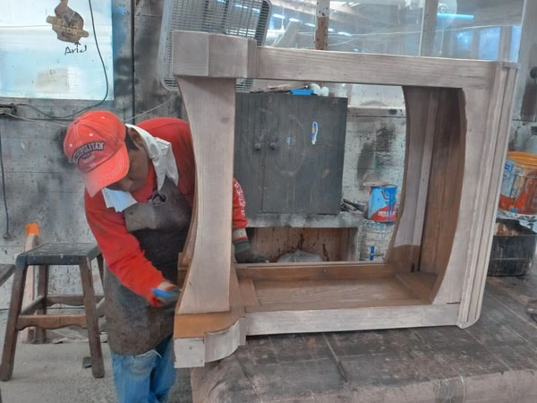 Jorge Kurczyn Saddle Stands factory workshop photograph